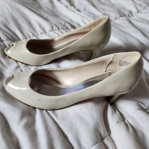 Glossy beige heels size 7 1/2